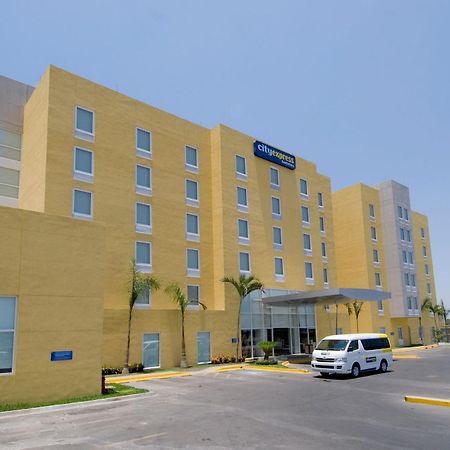 City Express By Marriott Lazaro Cardenas Exterior photo